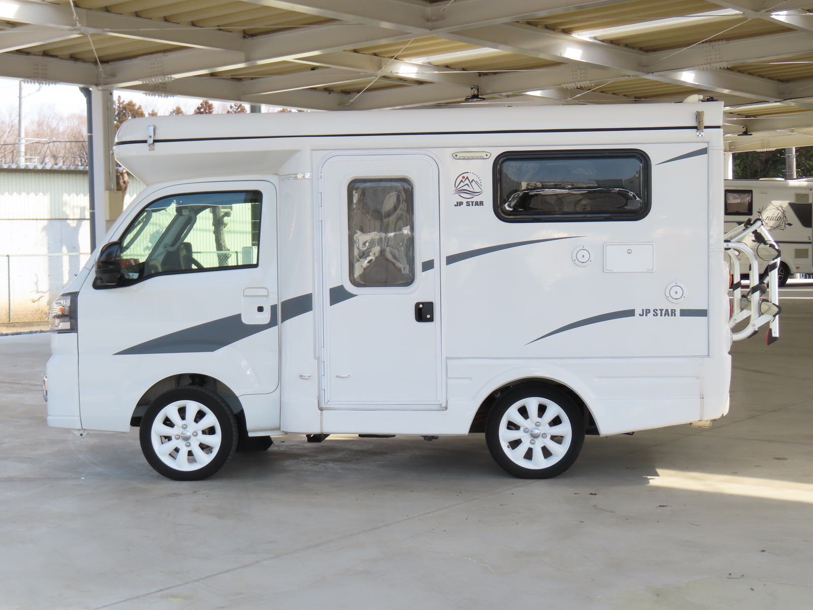 キャンピングカー軽キャンパー