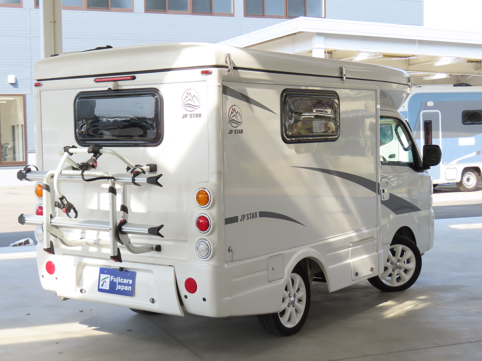 キャンピングカー軽キャンパー