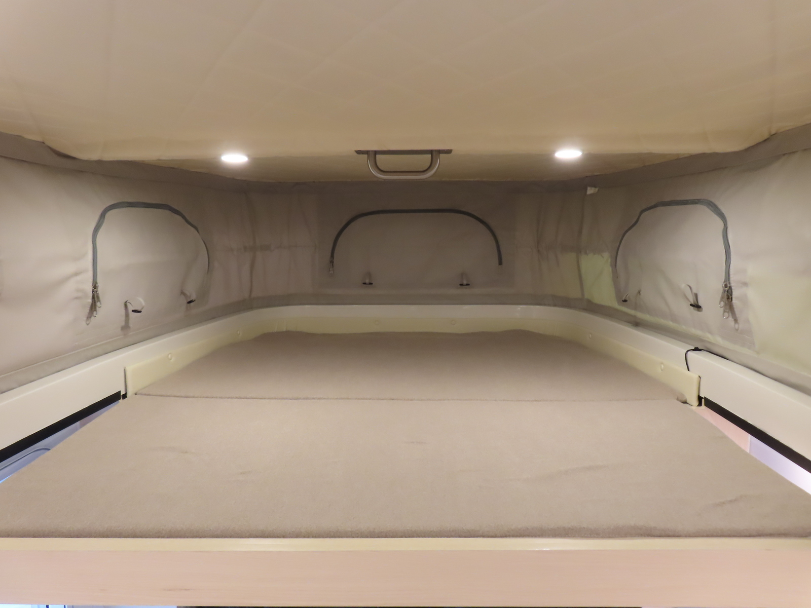 キャンピングカー軽キャンパー