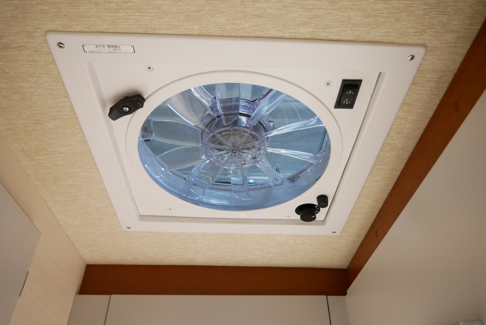 キャンピングカーキャブコン