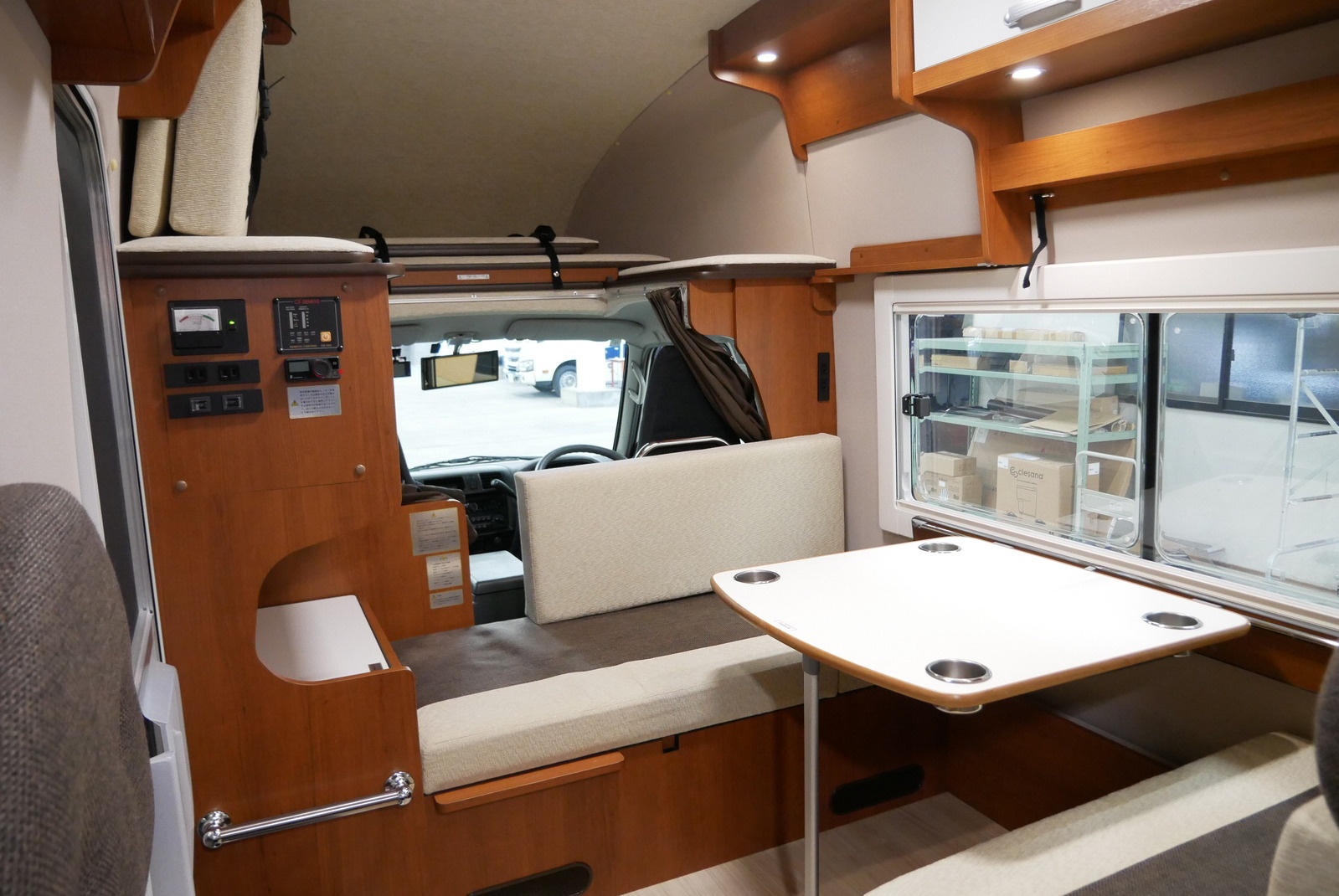 キャンピングカーキャブコン