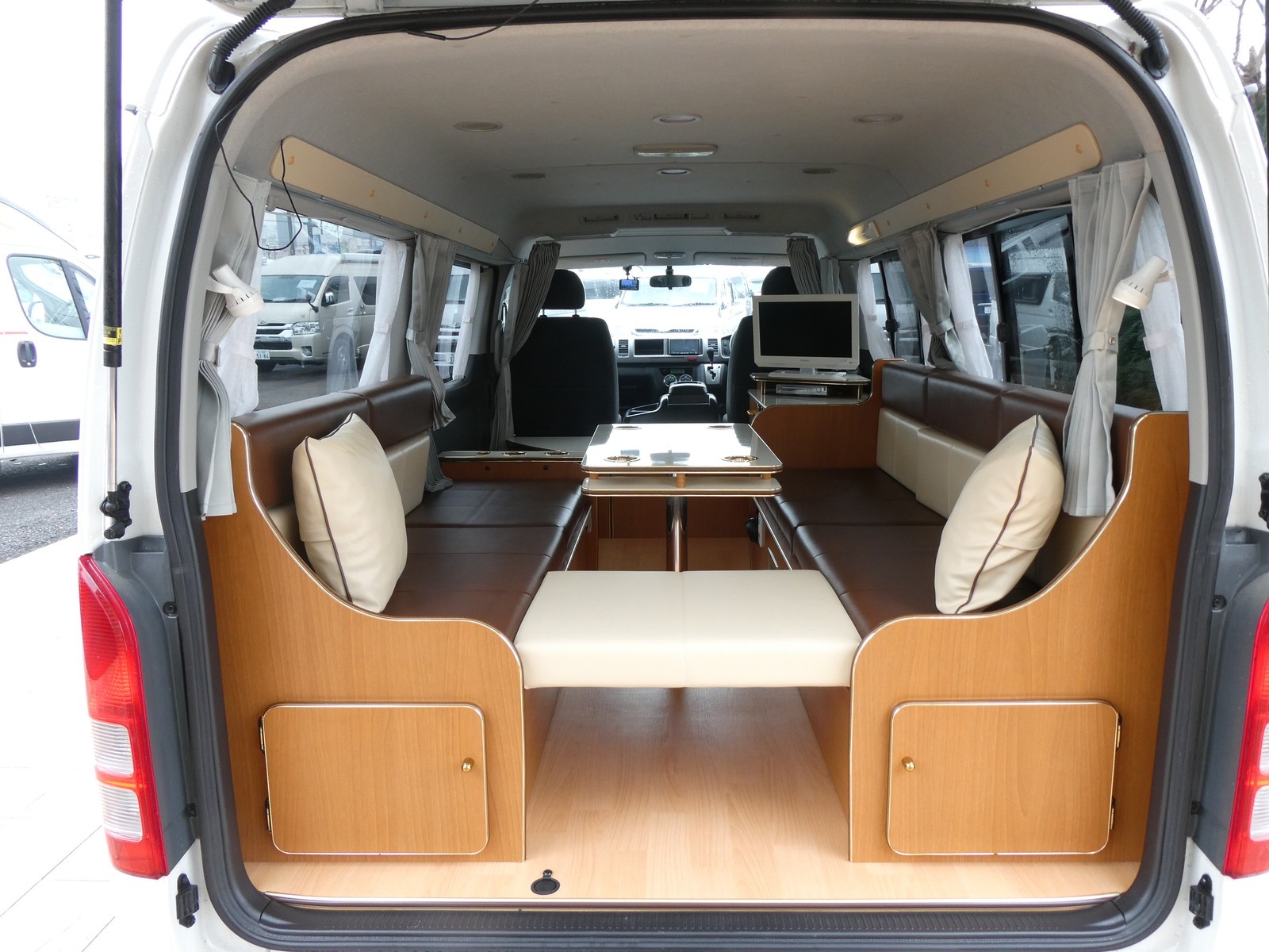 キャンピングカーバンコン