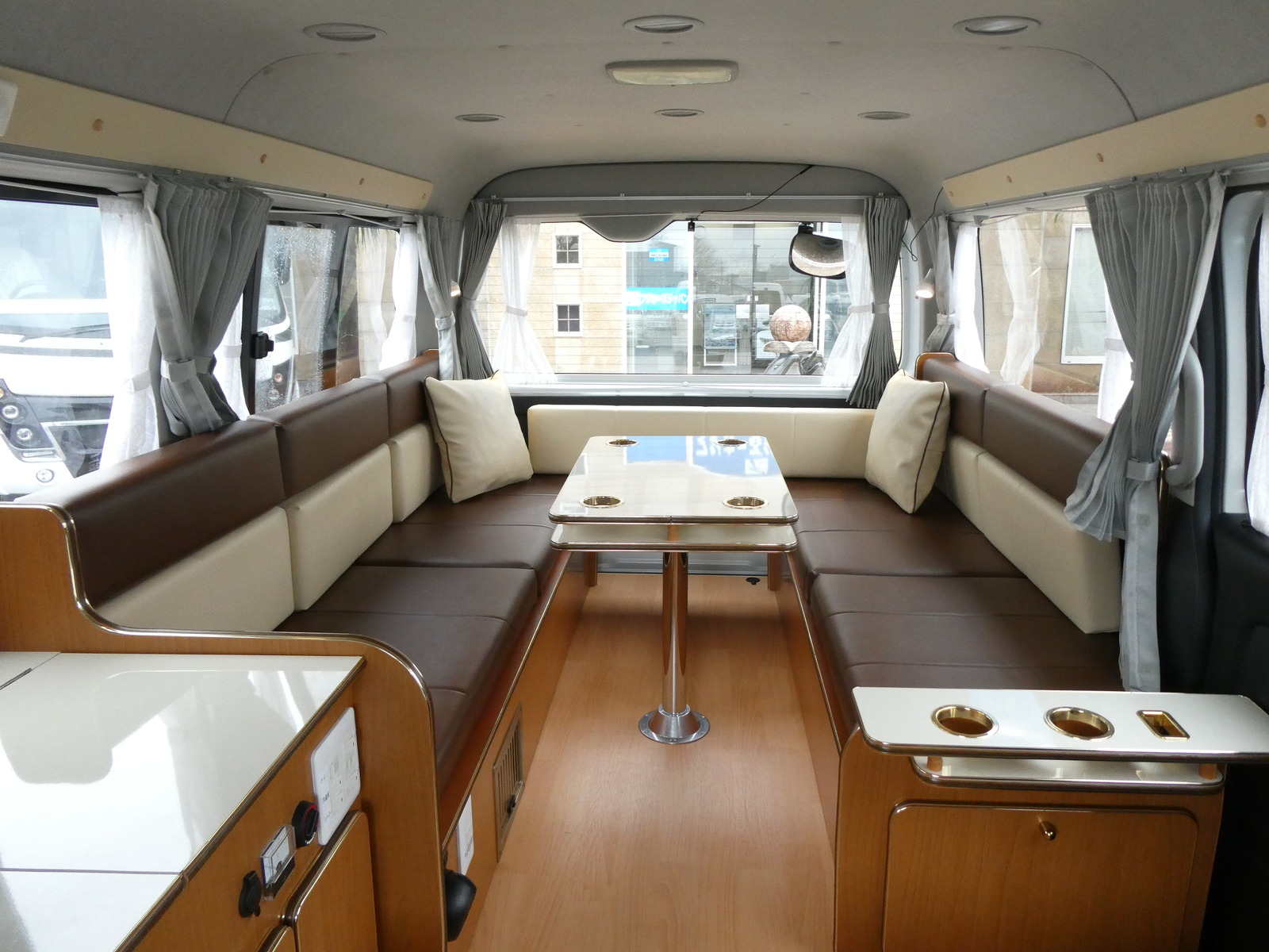 キャンピングカーバンコン