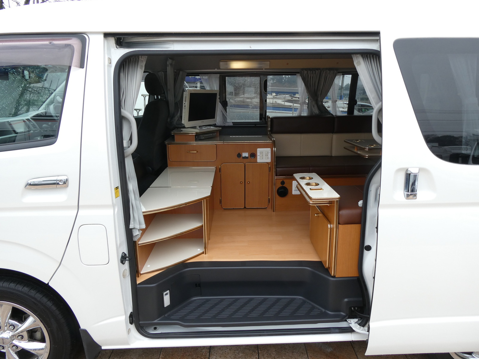 キャンピングカーバンコン