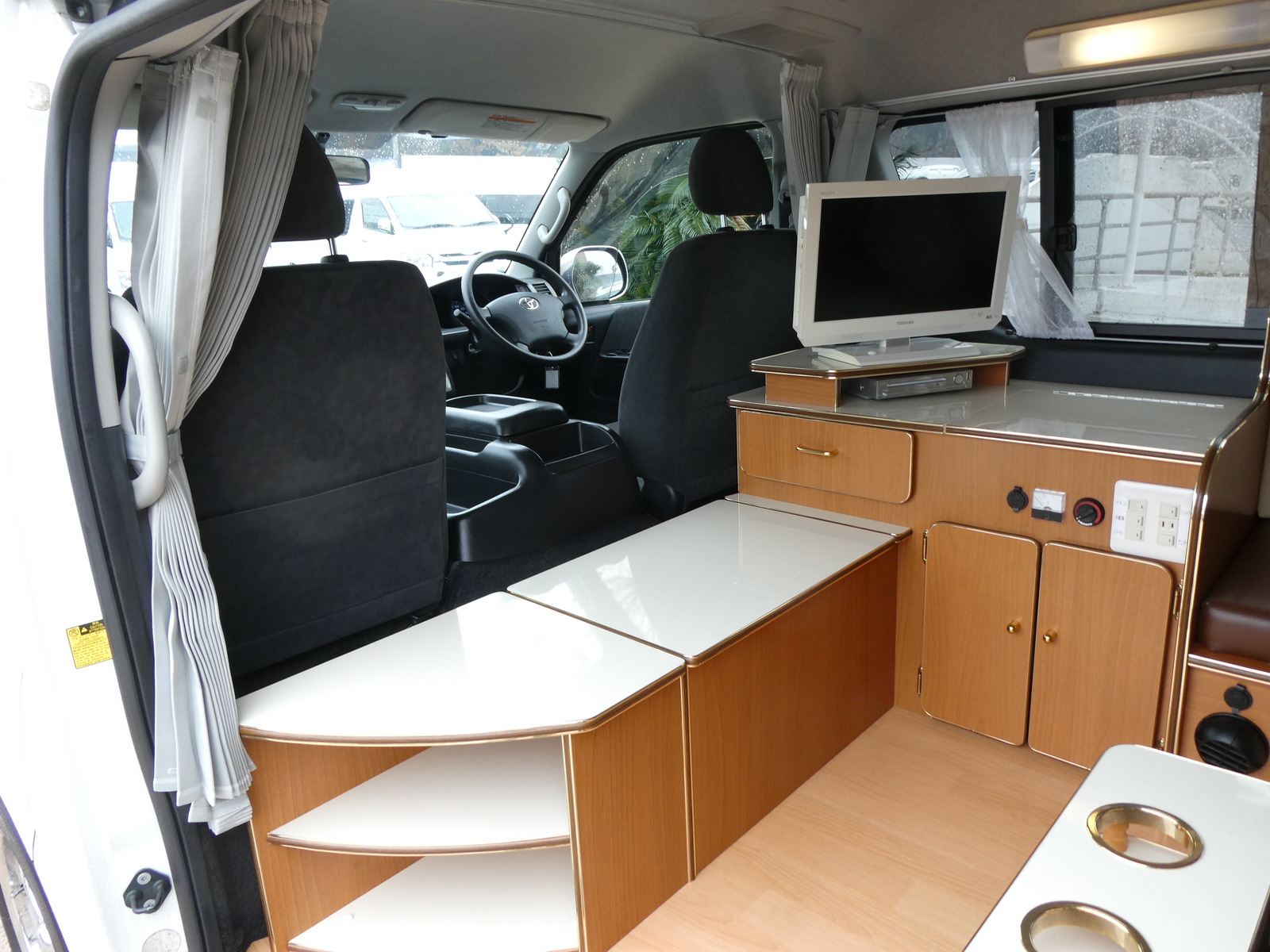 キャンピングカーバンコン