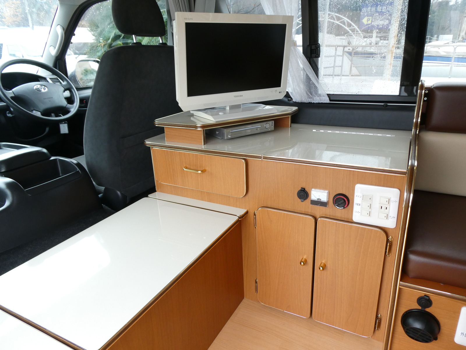 キャンピングカーバンコン