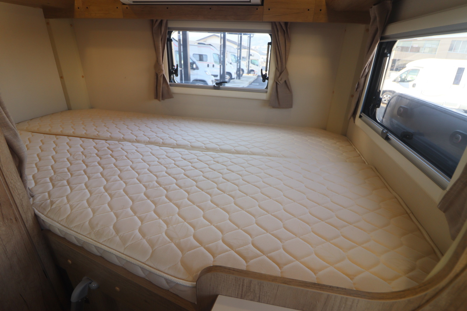 キャンピングカーキャブコン