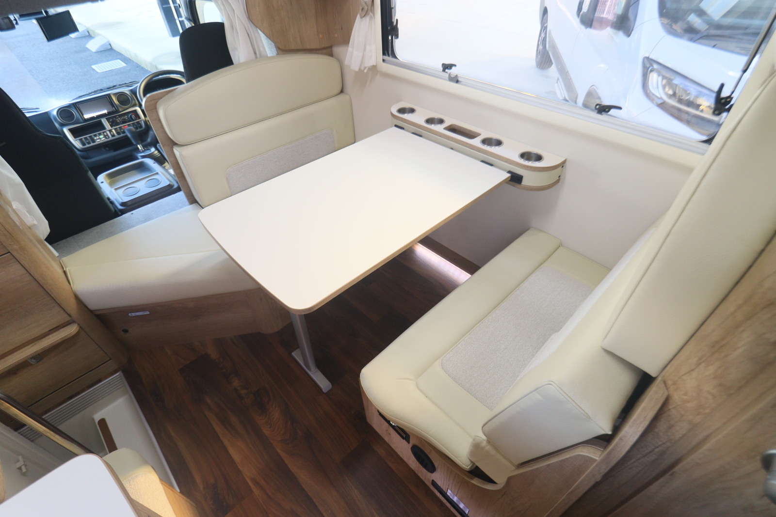 キャンピングカーキャブコン