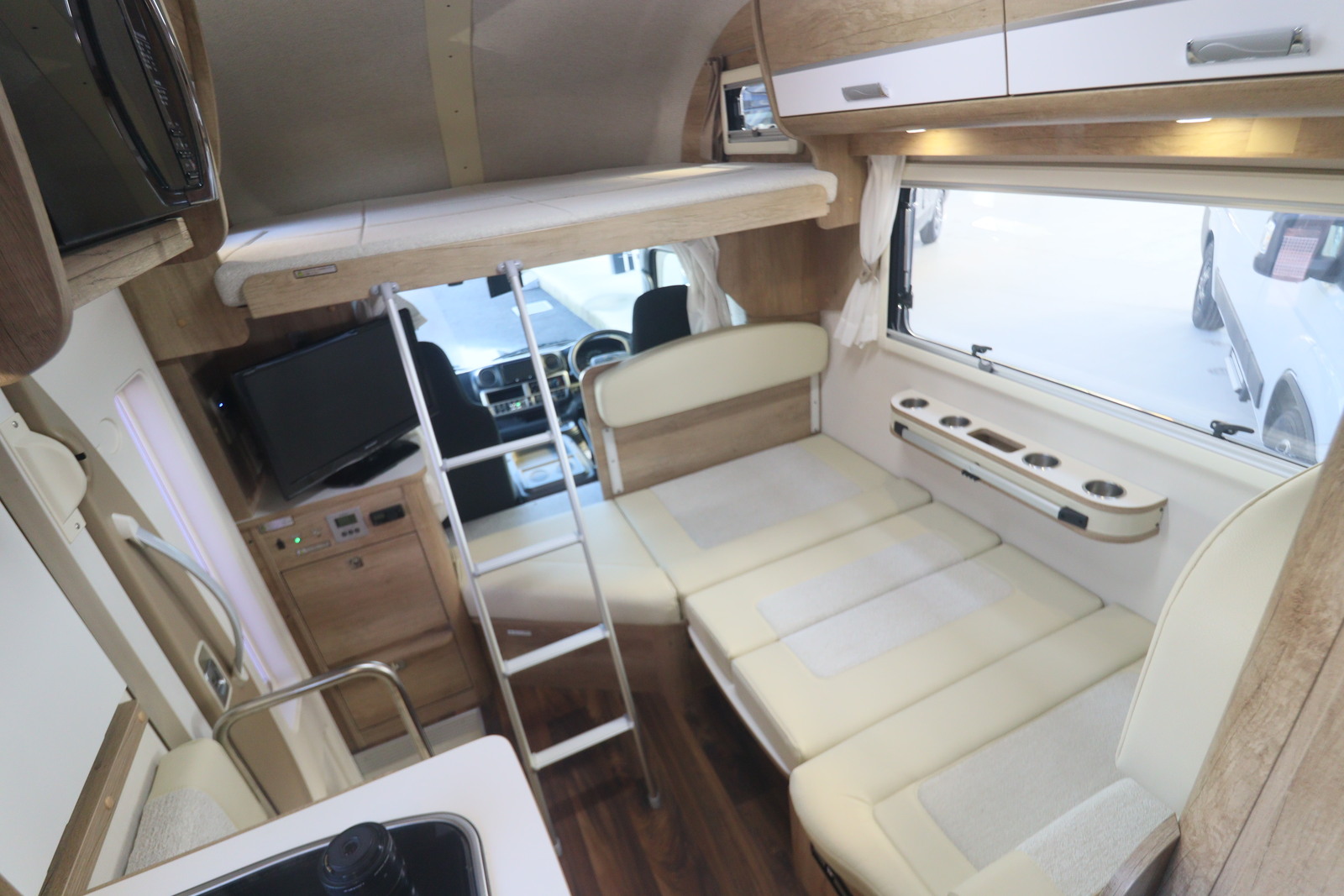 キャンピングカーキャブコン