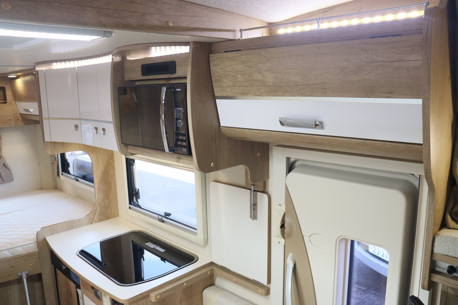 キャンピングカーキャブコン