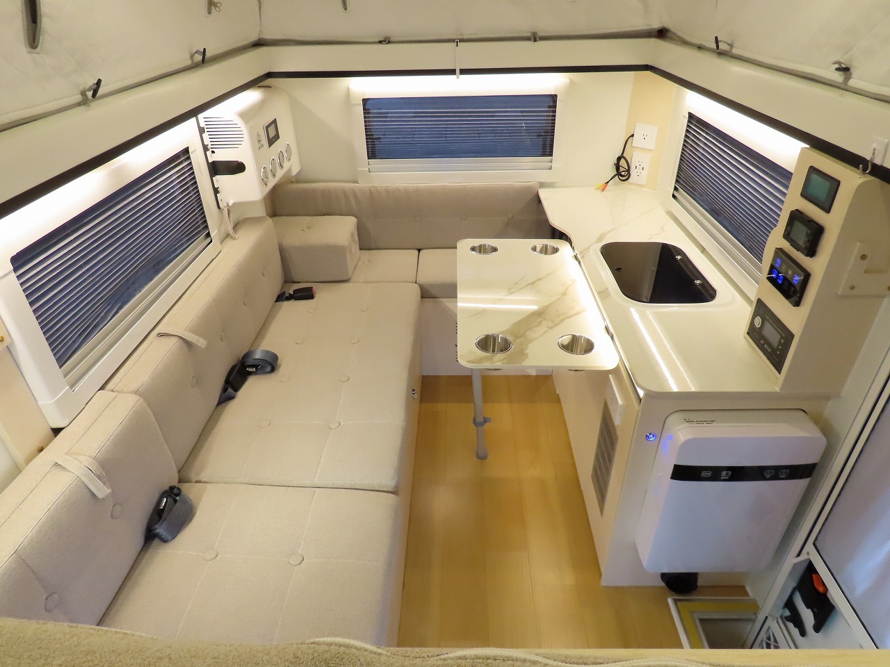 キャンピングカー軽キャンパー