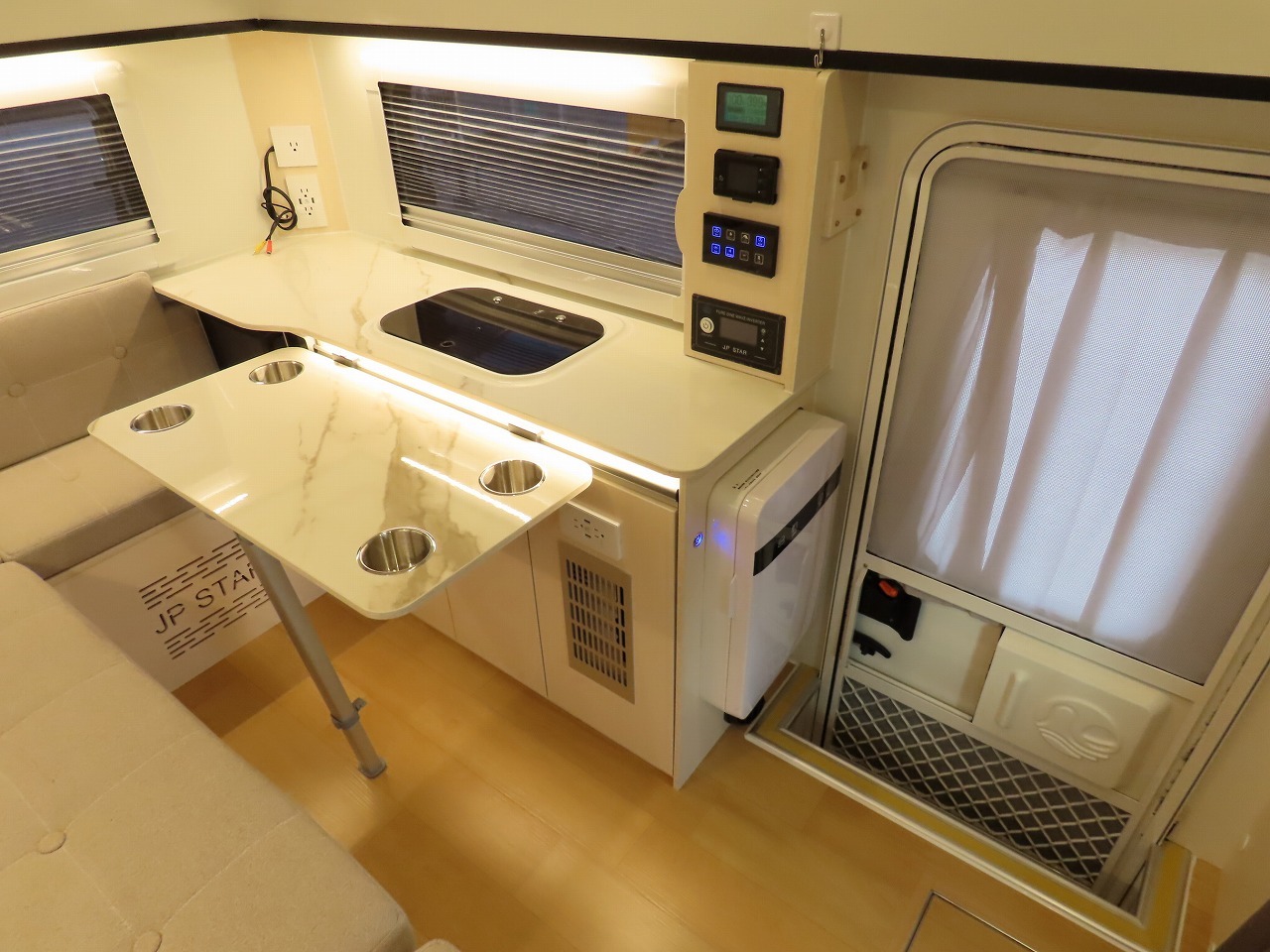 キャンピングカー軽キャンパー