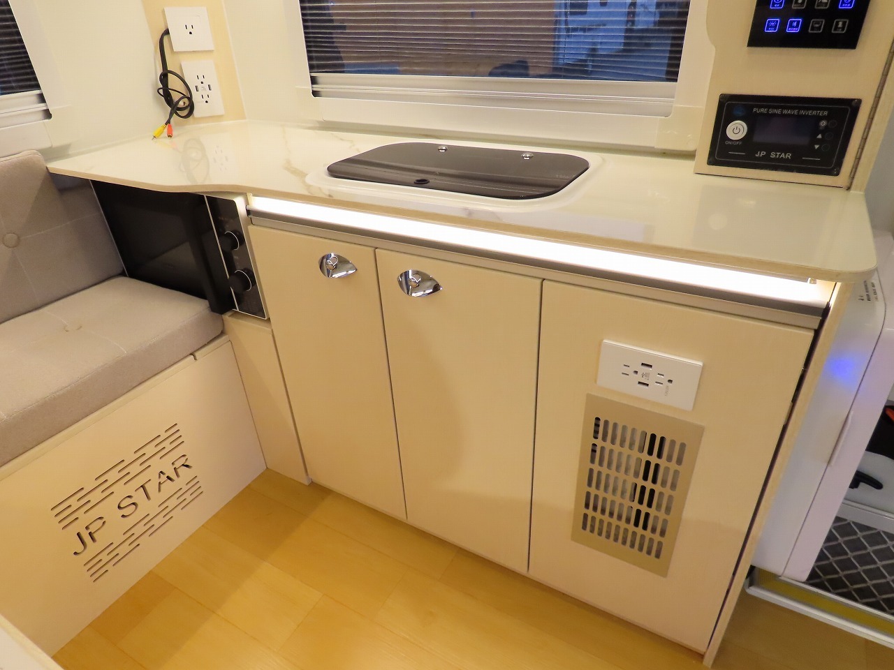 キャンピングカー軽キャンパー