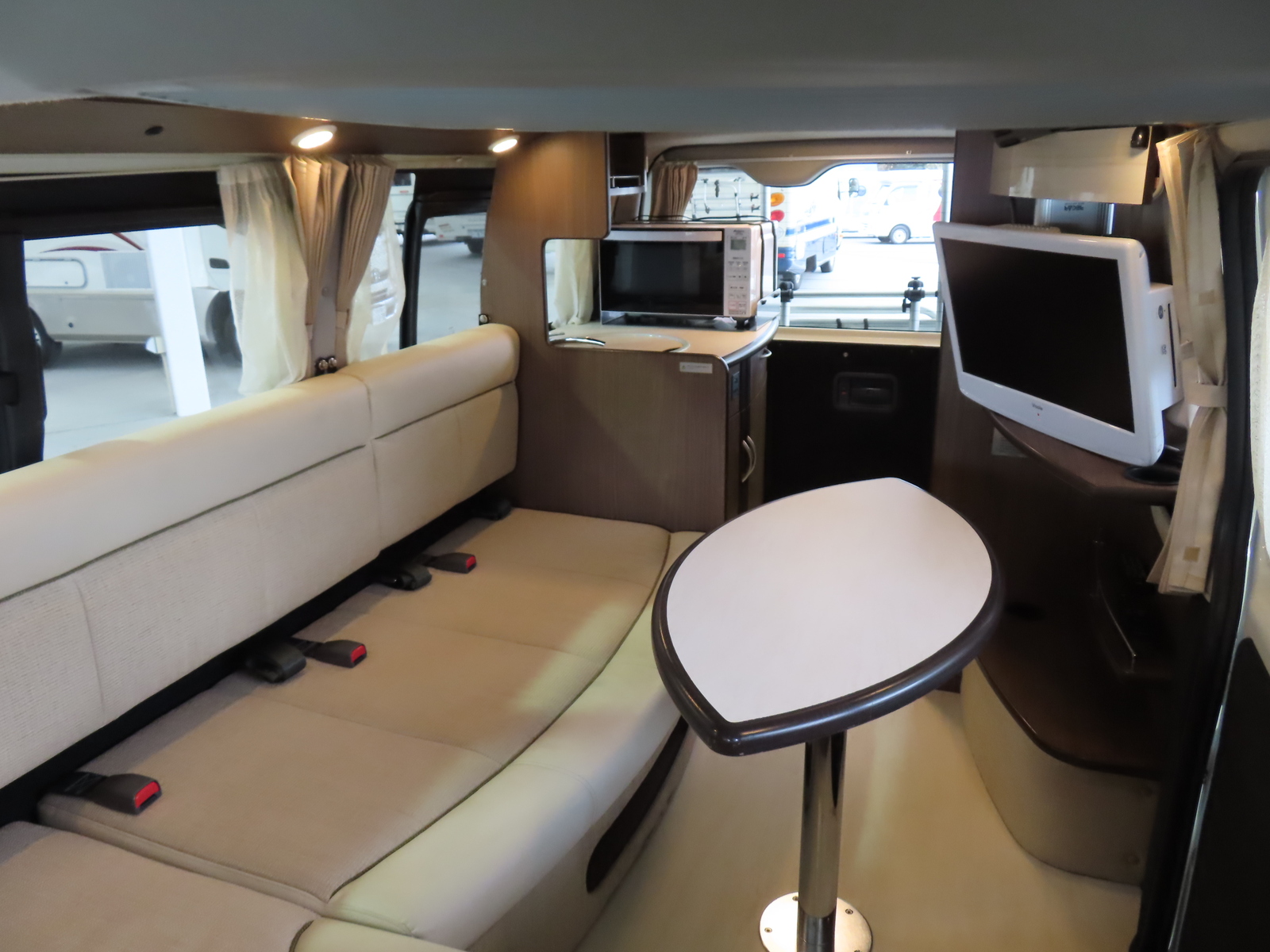 キャンピングカーバンコン