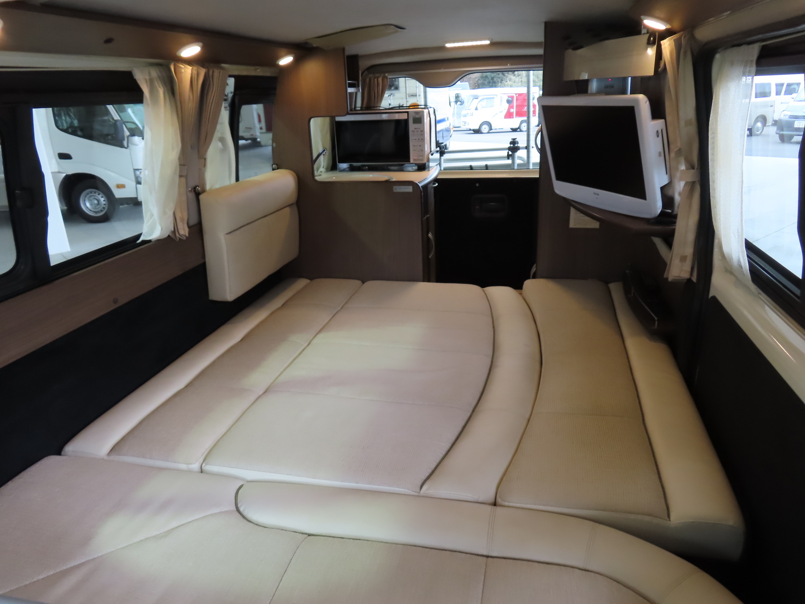 キャンピングカーバンコン