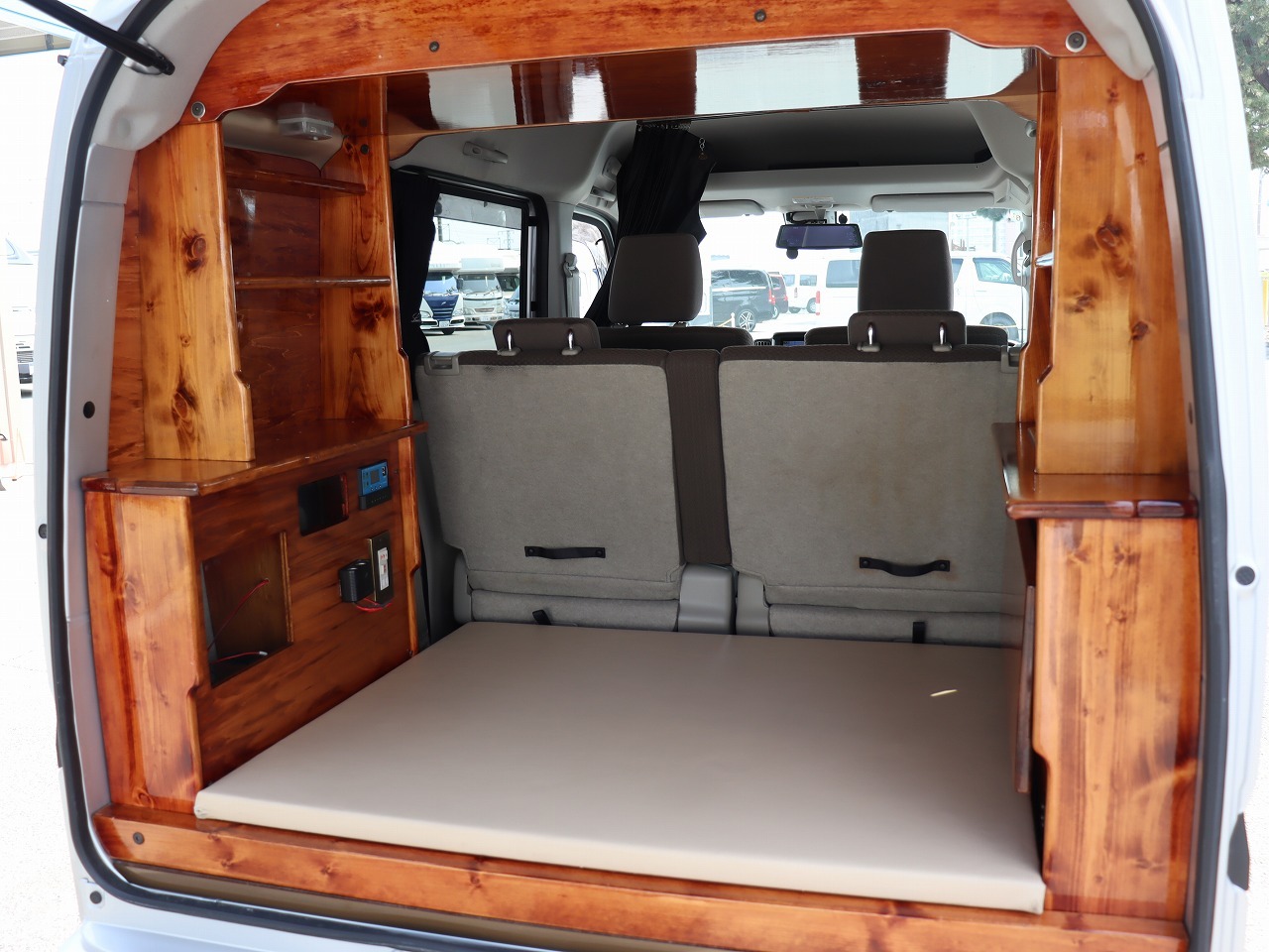 キャンピングカー軽キャンパー