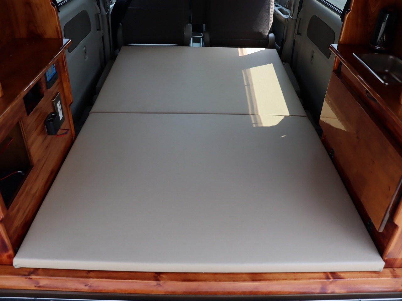 キャンピングカー軽キャンパー