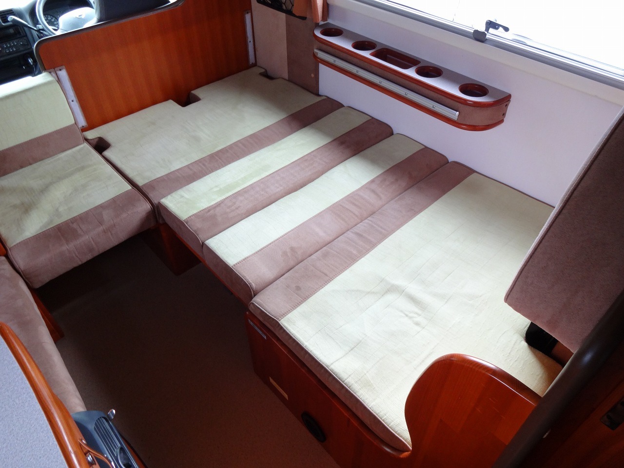 キャンピングカーキャブコン