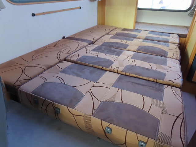 キャンピングカーキャブコン