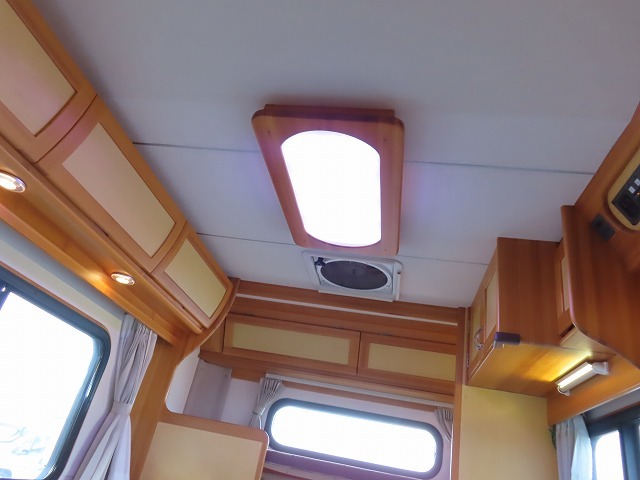 キャンピングカーキャブコン