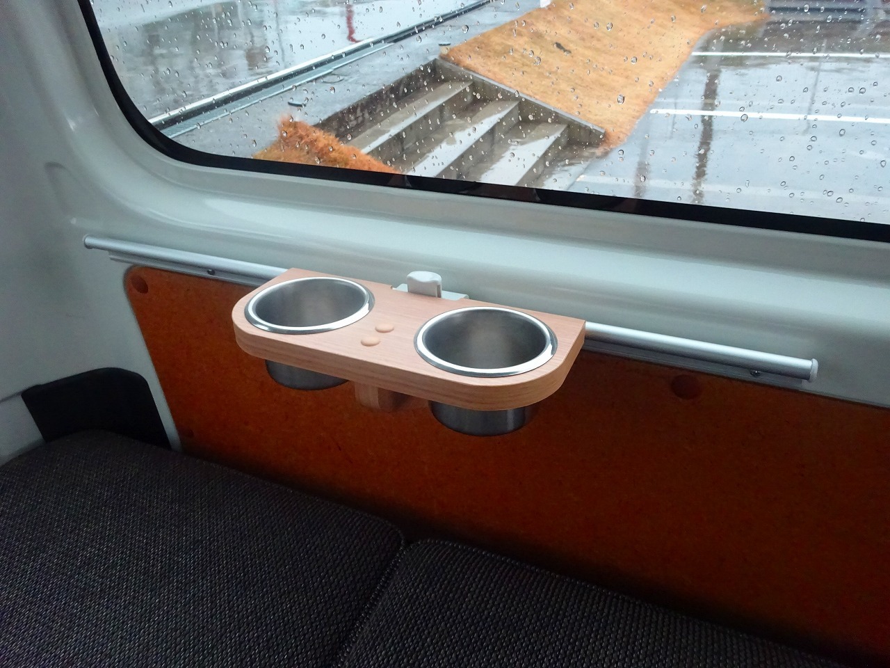 キャンピングカーバンコン