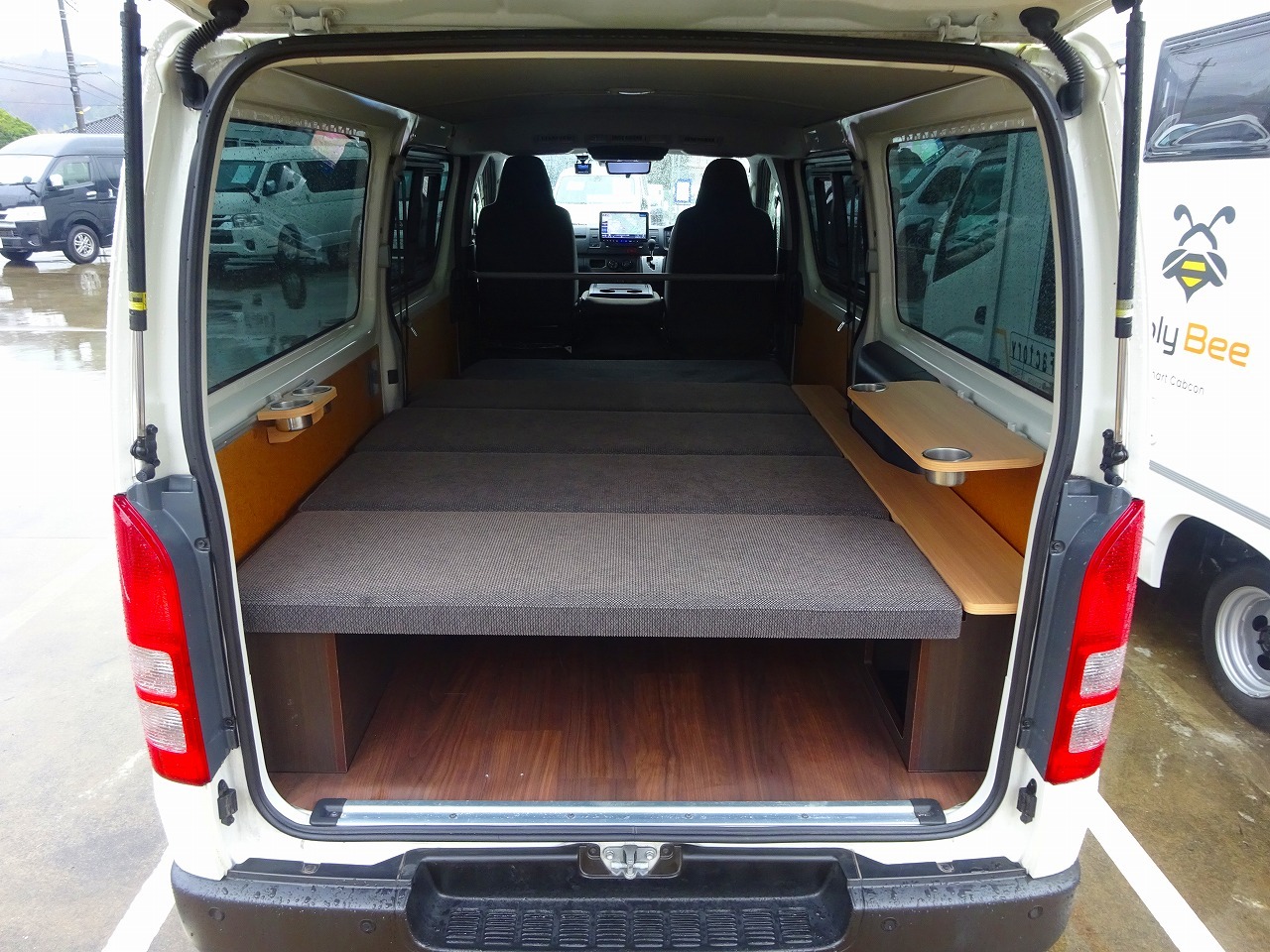 キャンピングカーバンコン