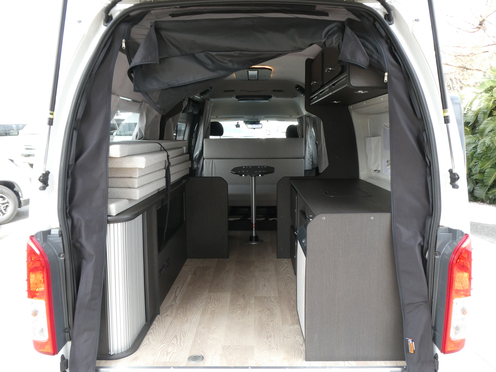 キャンピングカーバンコン