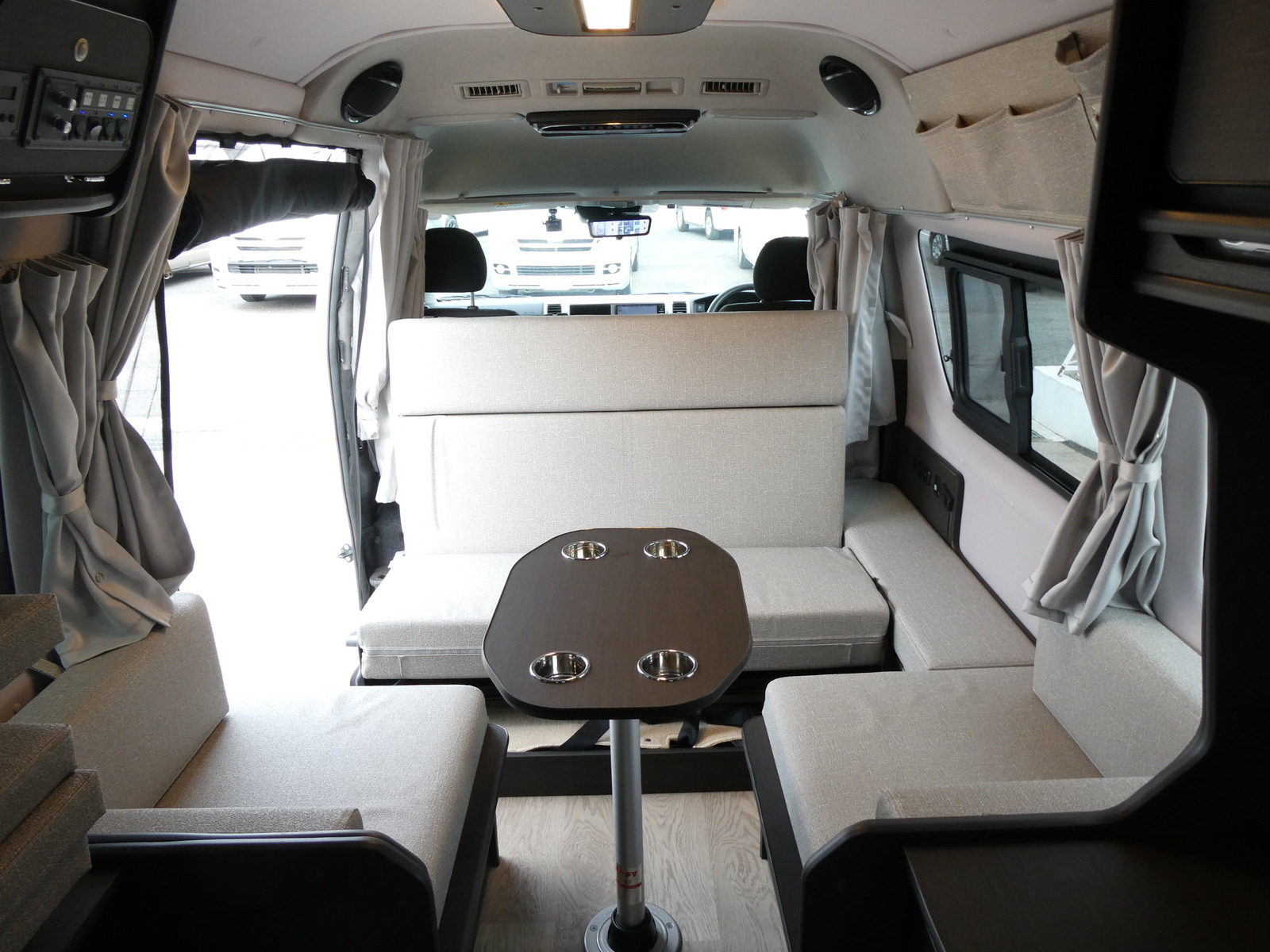 キャンピングカーバンコン