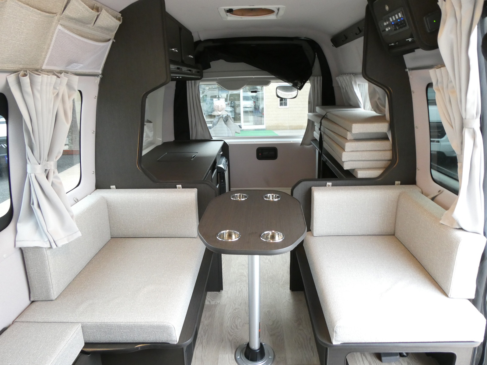 キャンピングカーバンコン