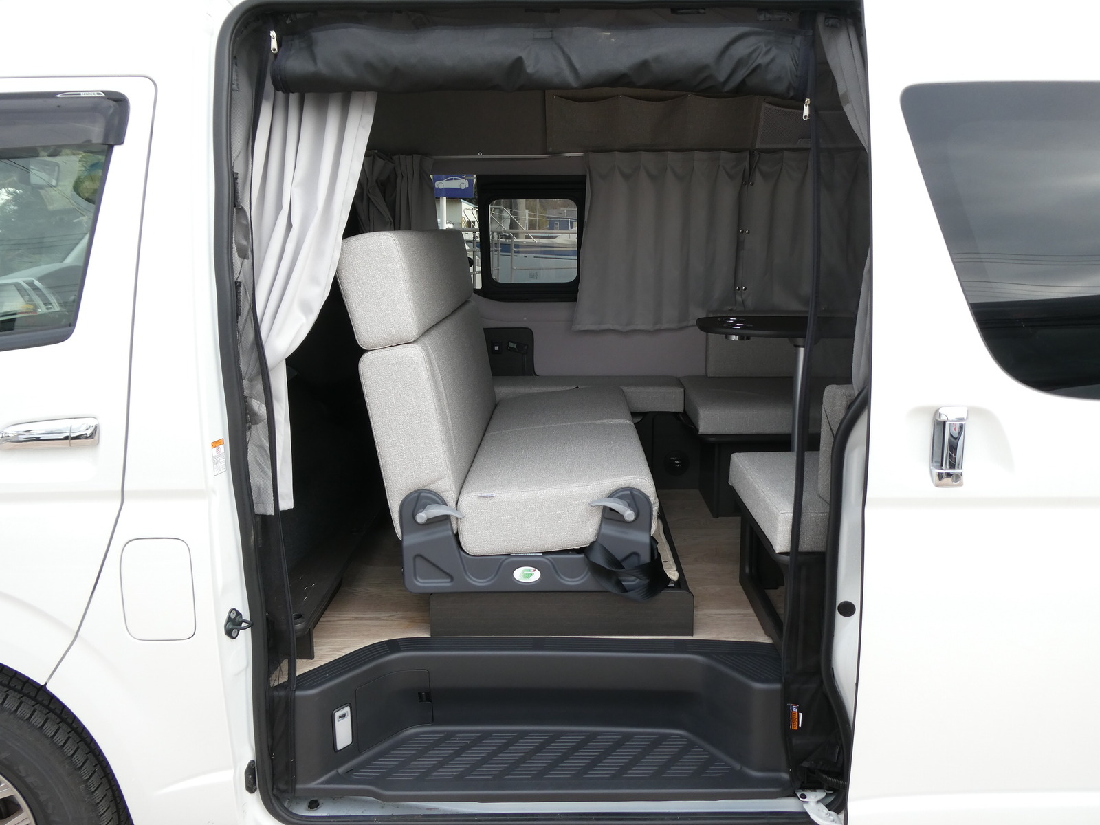 キャンピングカーバンコン