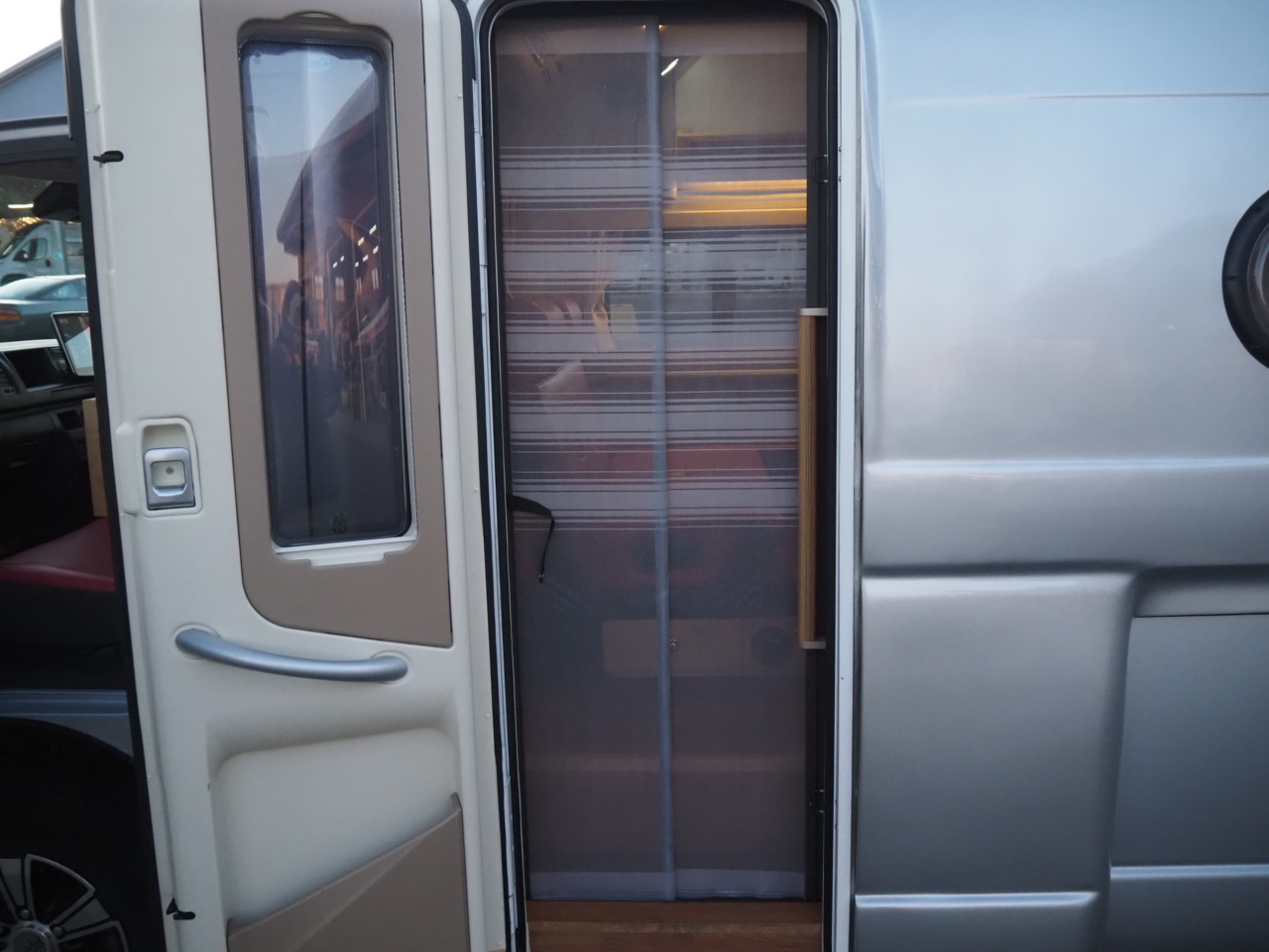 キャンピングカーバンコン