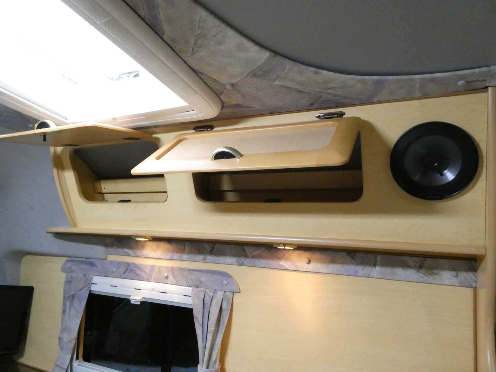 キャンピングカーバンコン