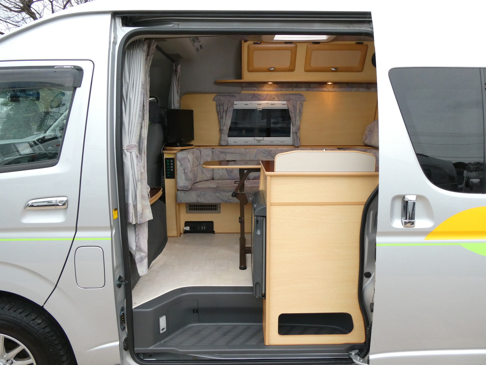 キャンピングカーバンコン