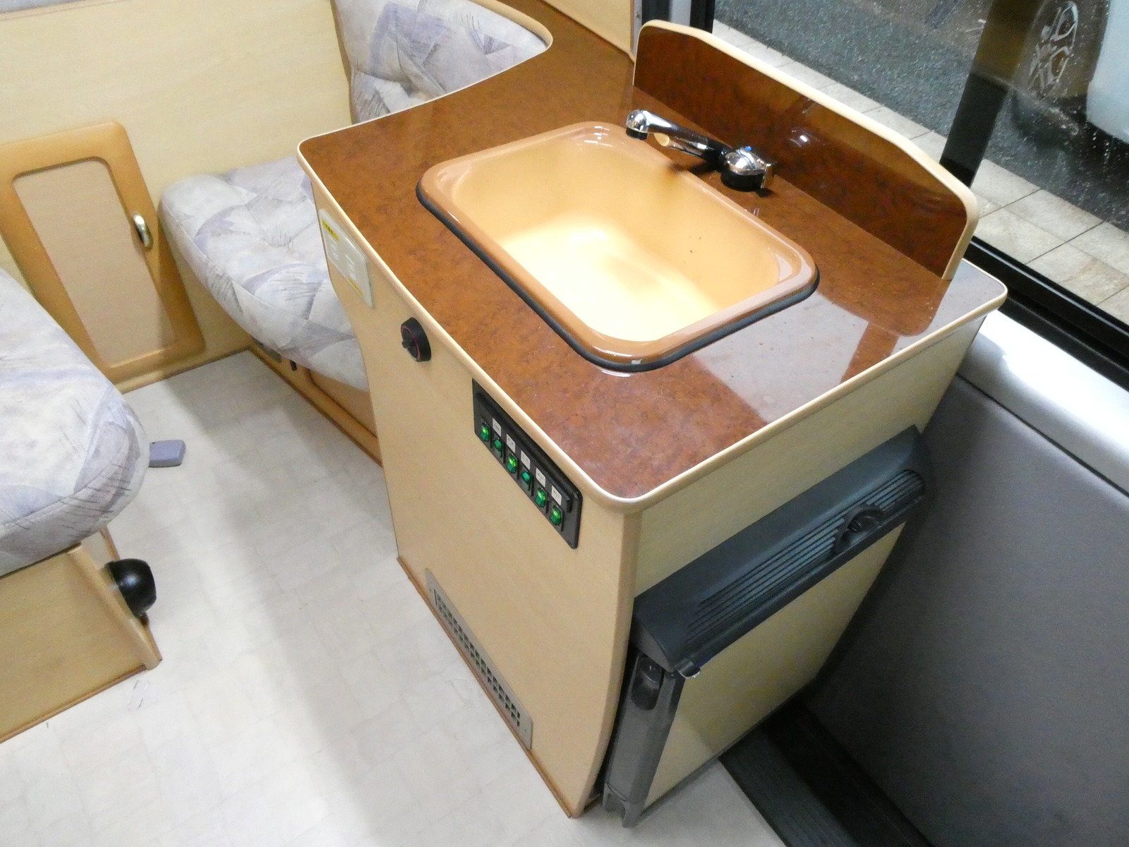 キャンピングカーバンコン