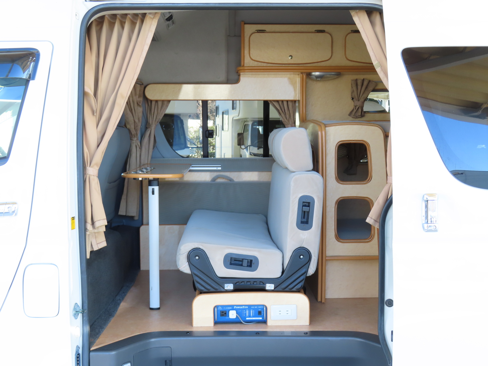 キャンピングカーバンコン