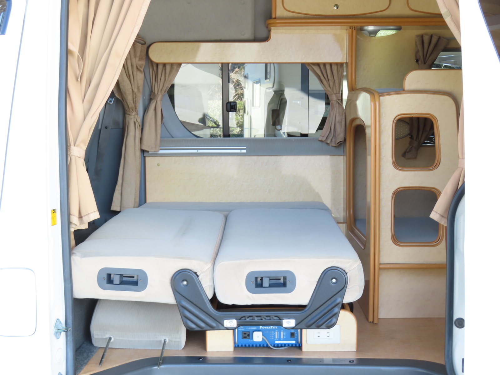 キャンピングカーバンコン