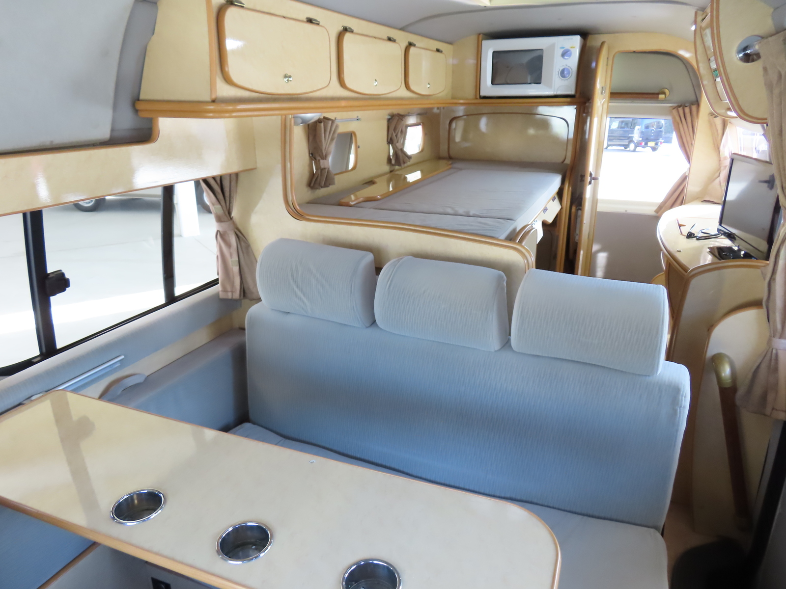 キャンピングカーバンコン