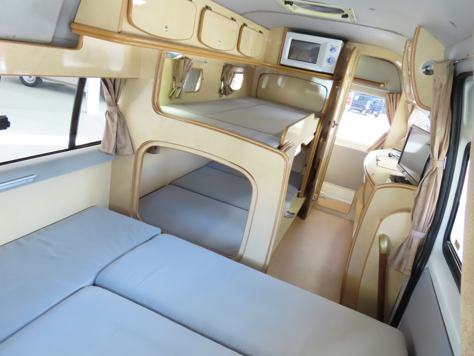 キャンピングカーバンコン