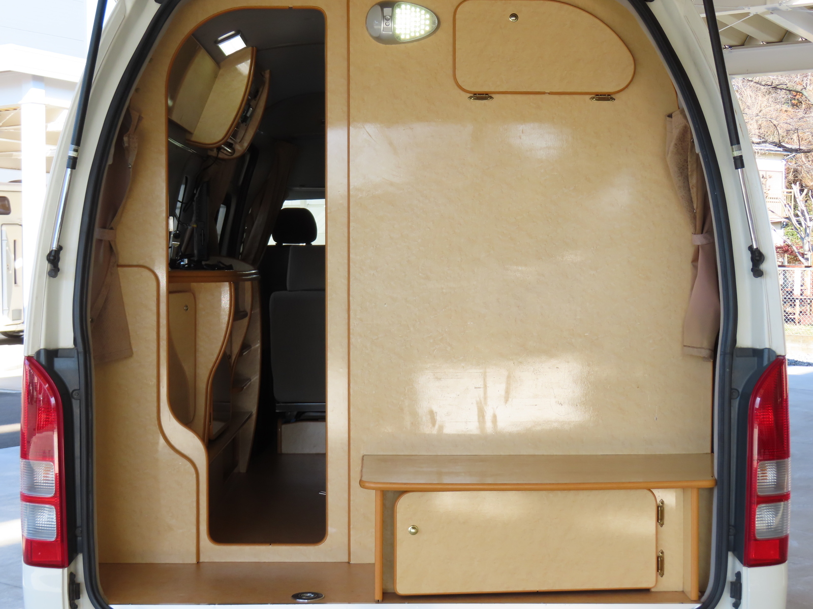 キャンピングカーバンコン