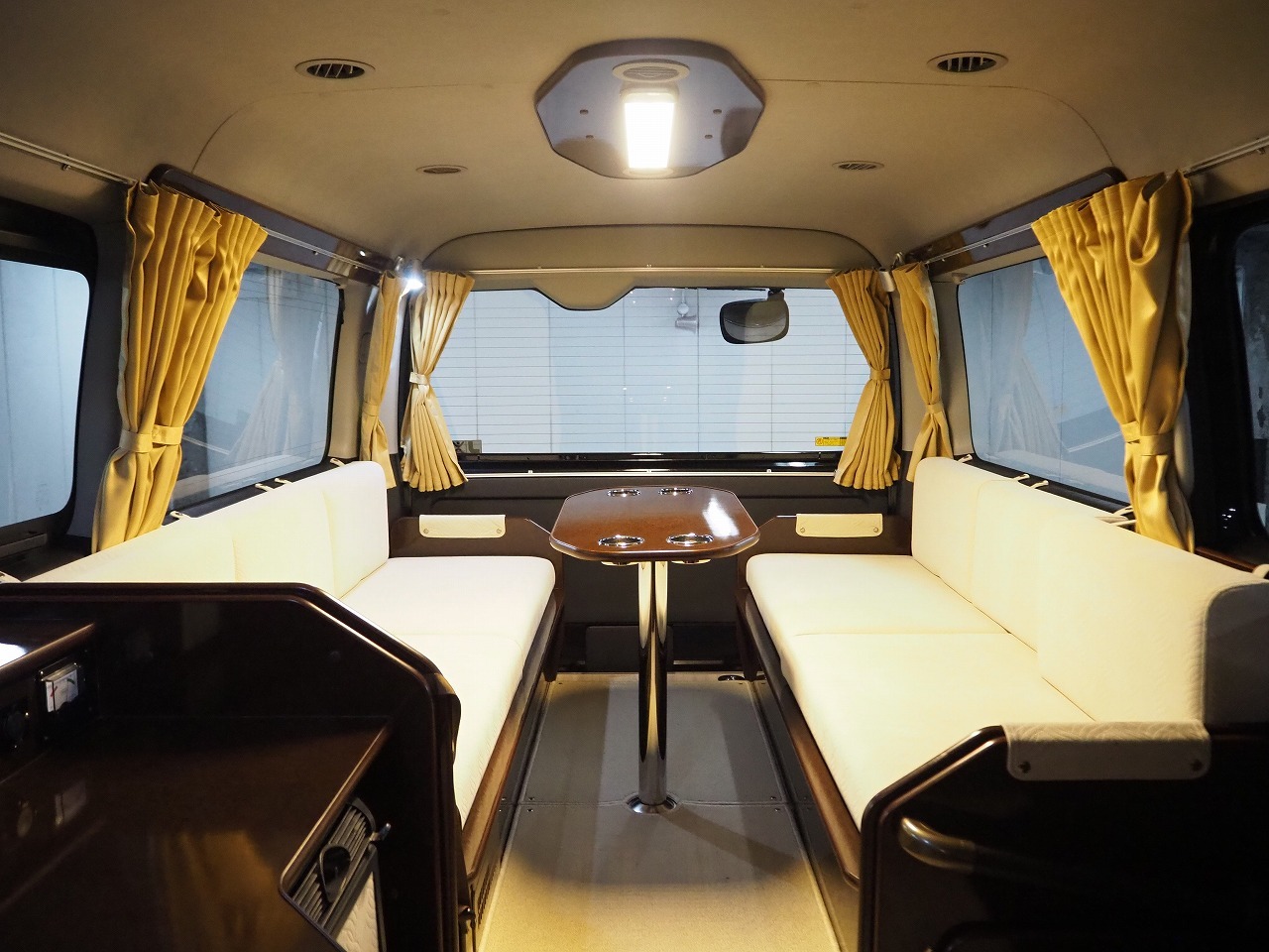 キャンピングカーバンコン