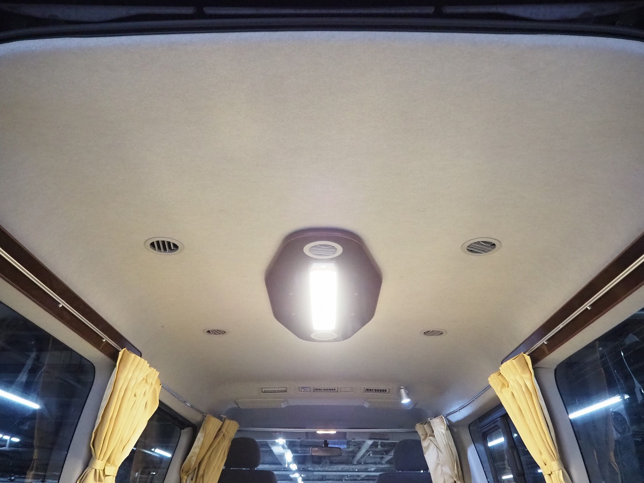 キャンピングカーバンコン