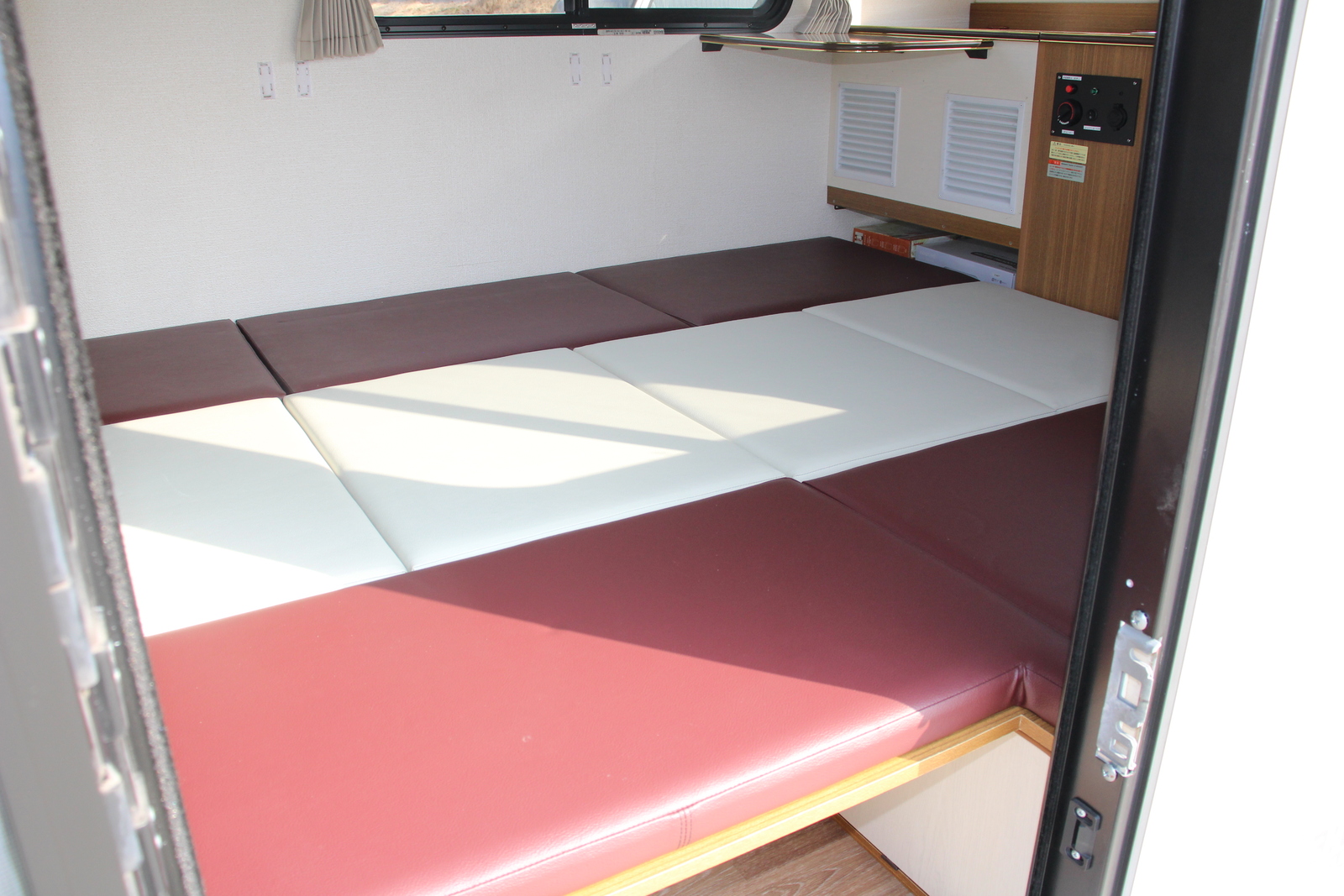 キャンピングカー軽キャンパー