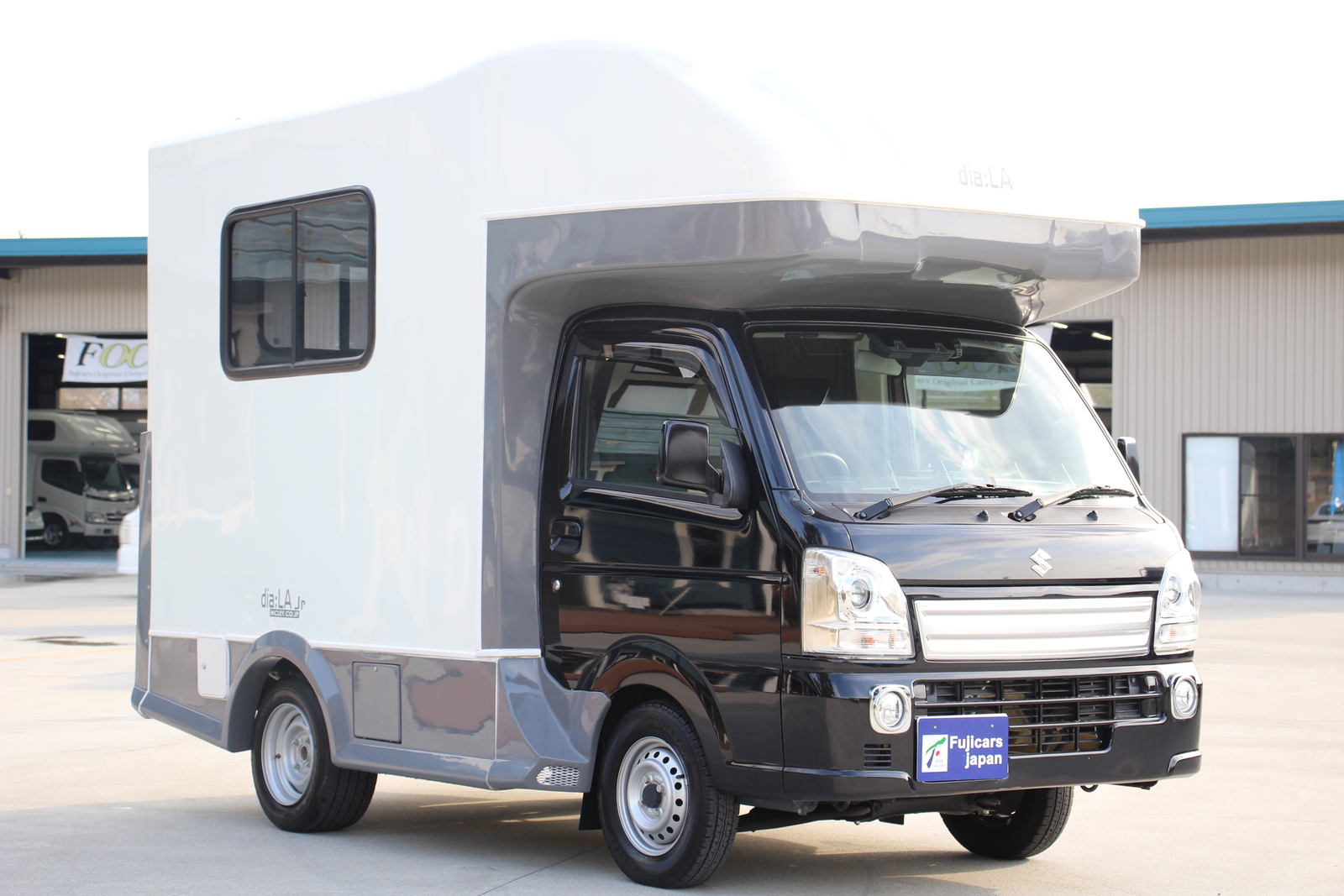 キャンピングカー軽キャンパー