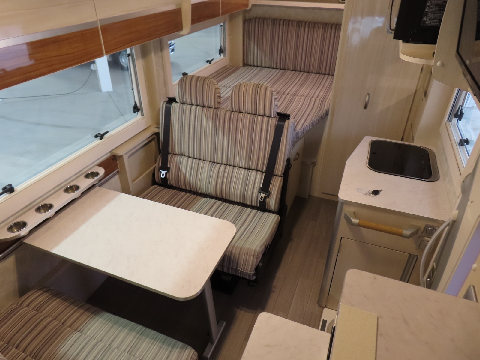 キャンピングカーキャブコン