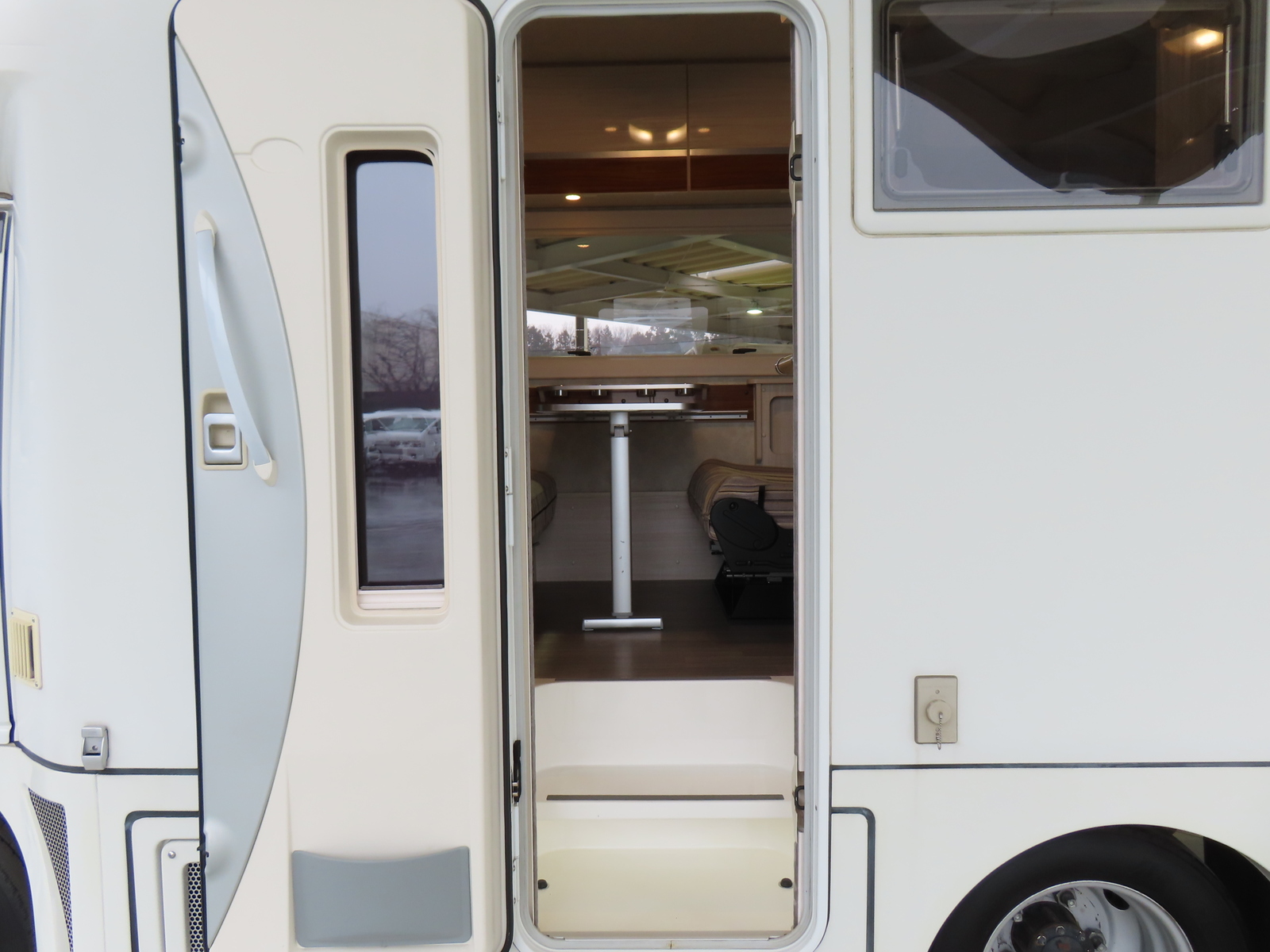 キャンピングカーキャブコン