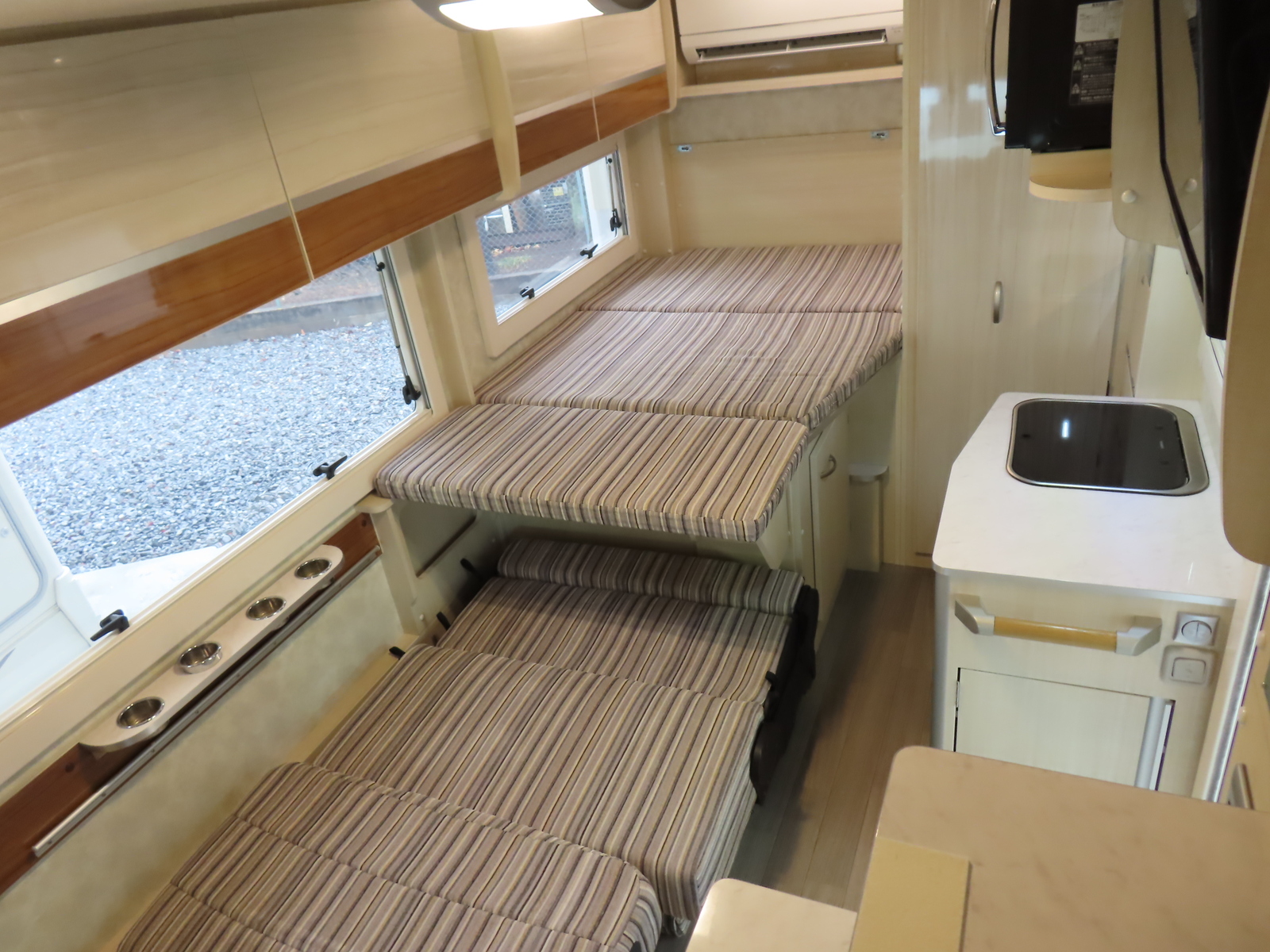 キャンピングカーキャブコン