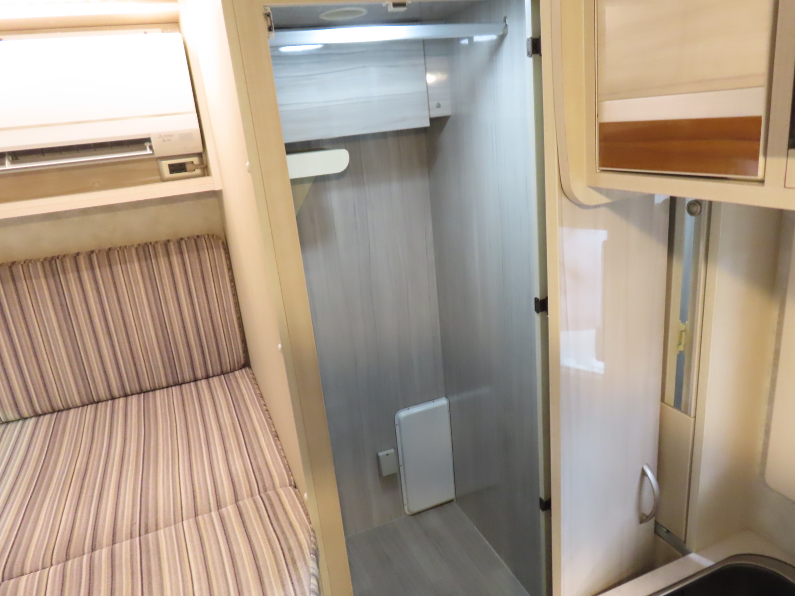 キャンピングカーキャブコン