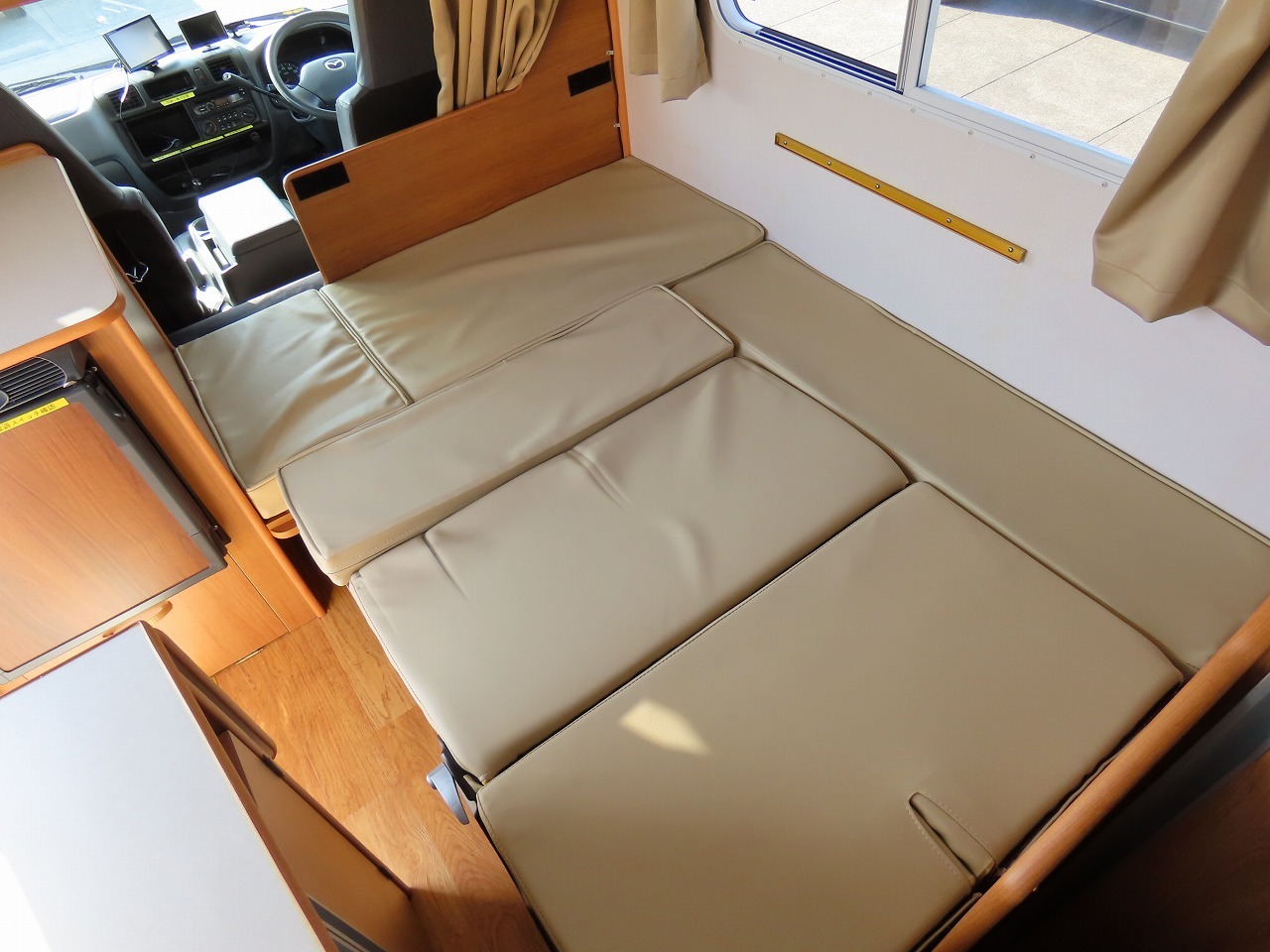 キャンピングカーキャブコン