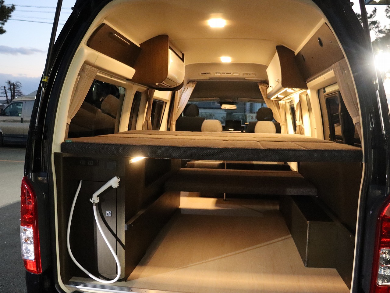 キャンピングカーバンコン