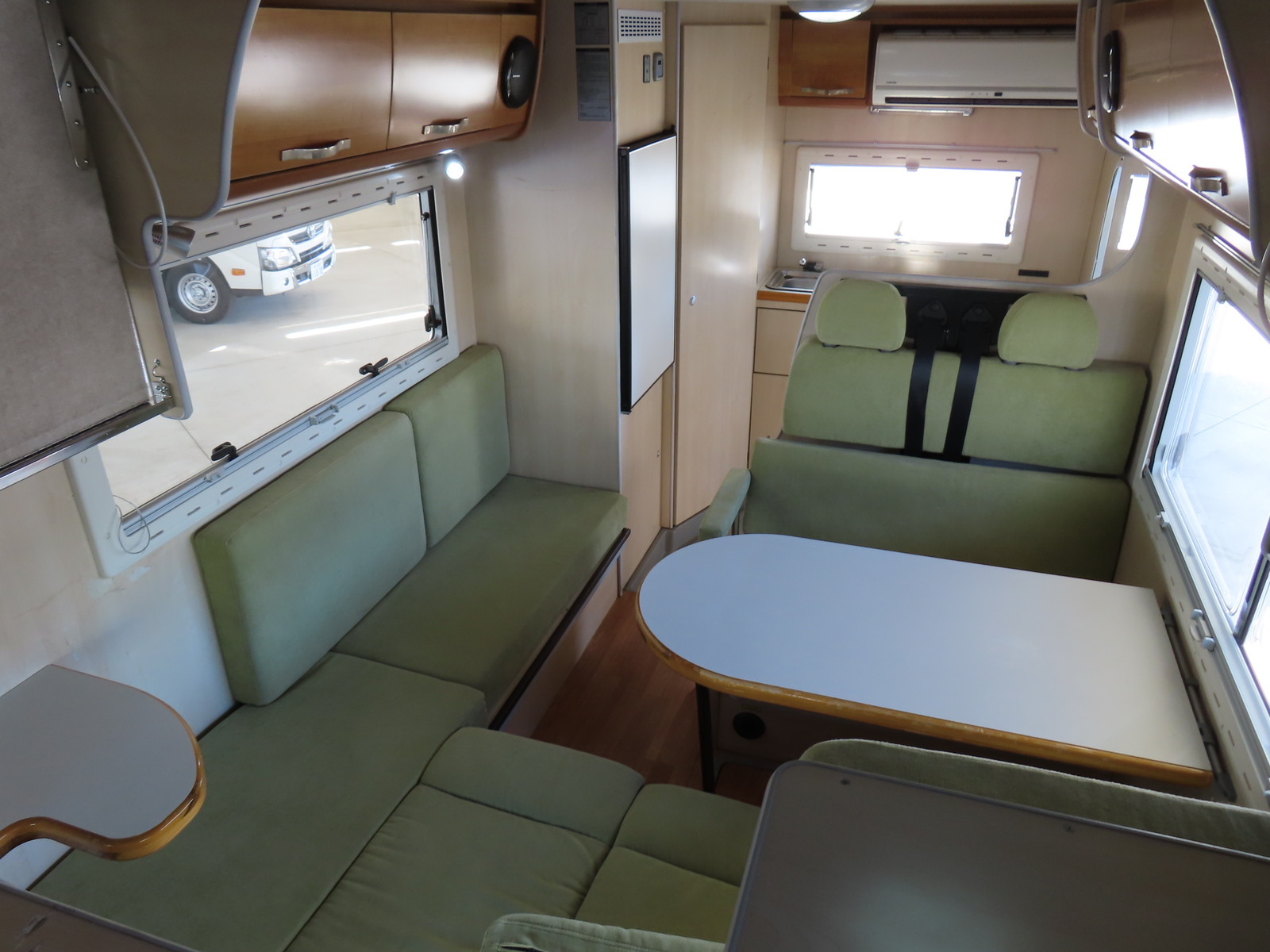 キャンピングカーキャブコン